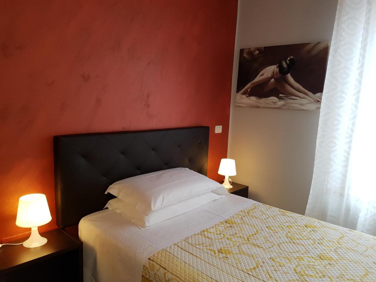 Cristal Rooms Piacenza Ngoại thất bức ảnh